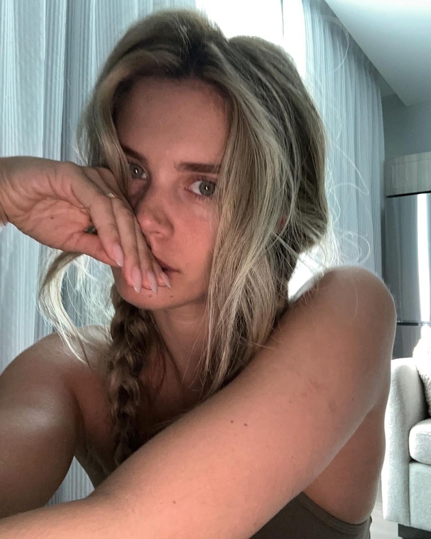 Σάρα Σαμπάιο: Έβαψε τα μαλλιά της ξανθά