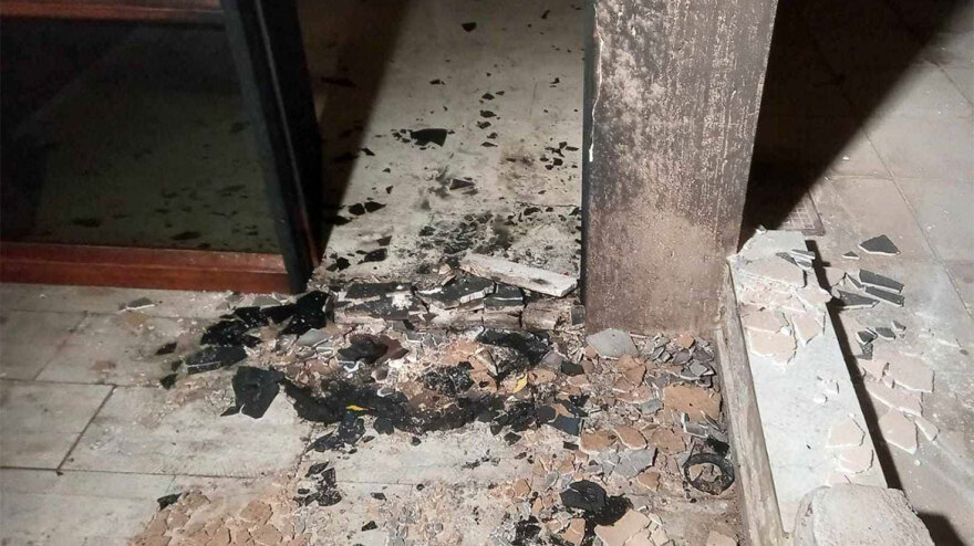 Έκρηξη από αυτοσχέδιο εκρηκτικό μηχανισμό σε είσοδο πολυκατοικίας στον Βύρωνα