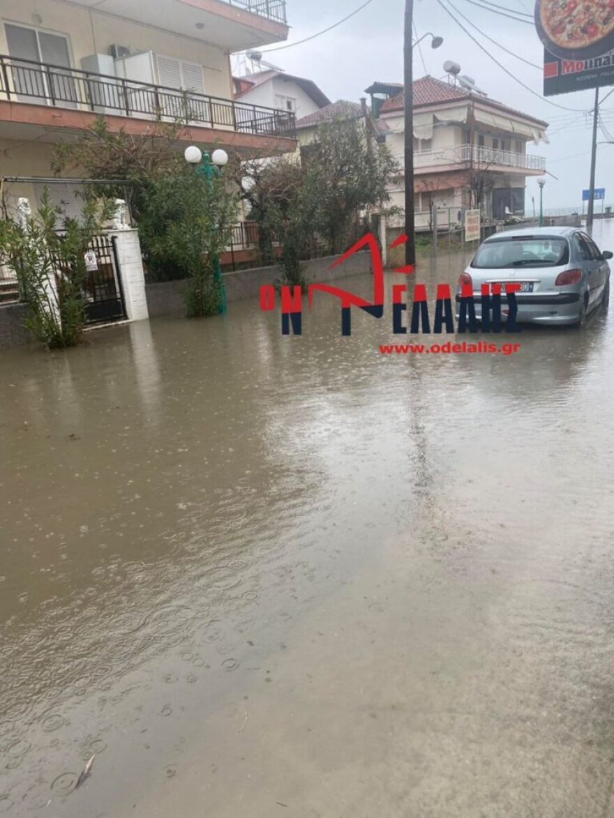 Κακοκαιρία Emil: Πλημμύρισε η Παραλία Κατερίνης, απροσπέλαστοι οι δρόμοι - Βίντεο και φωτογραφίες