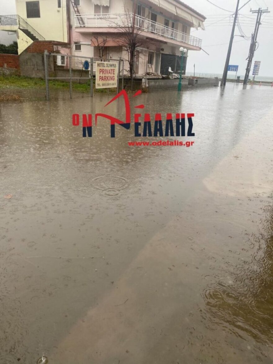 Κακοκαιρία Emil: Πλημμύρισε η Παραλία Κατερίνης, απροσπέλαστοι οι δρόμοι - Βίντεο και φωτογραφίες