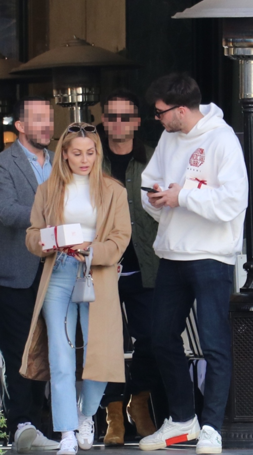 Φώτης Ιωαννίδης και Ελένη Βουλγαράκη: Κάνουν βόλτα στο κέντρο της Αθήνας - Δείτε φωτογραφίες