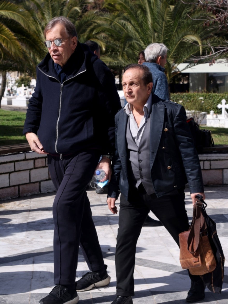 Ηλίας Λογοθέτης: Το τελευταίο αντίο στον ηθοποιό - Δείτε φωτογραφίες