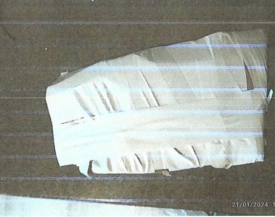 Θεσσαλονίκη: Νέες εικόνες για τον φάκελο-βόμβα που εντοπίστηκε στα δικαστήρια 