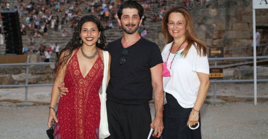 Ποια είναι η ταλαντούχα τραγουδίστρια Μαρίνα Σπανού που έγινε viral στο TikTok