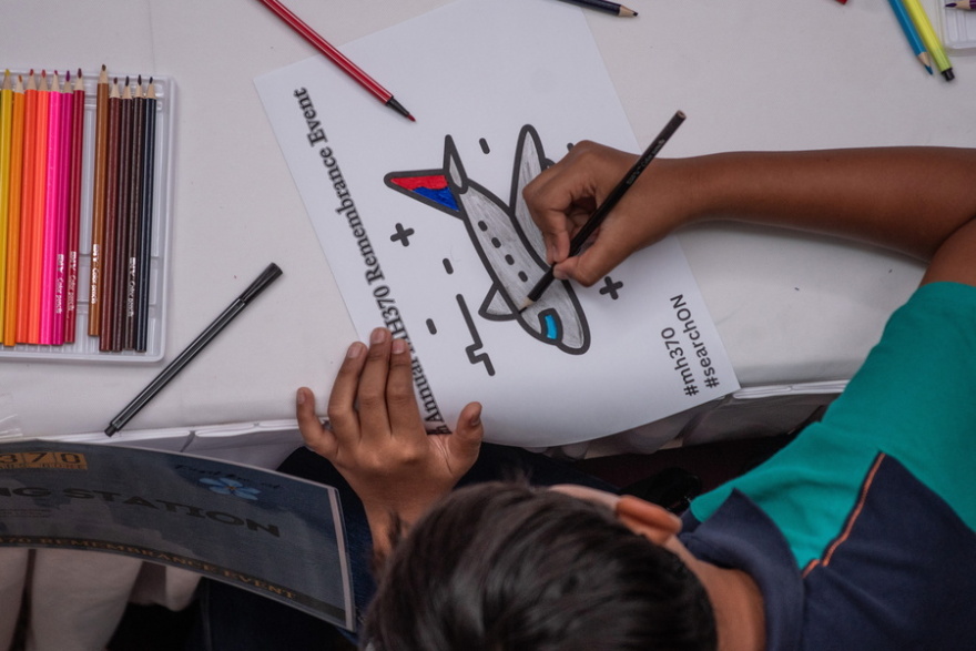 Δέκα χρόνια από την εξαφάνιση της πτήσης MH370 - «Οι έρευνες πρέπει να συνεχιστούν» 