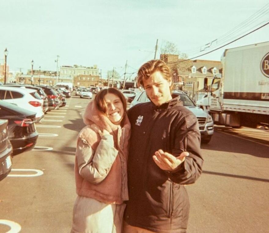 Μίλι Μπόμπι Μπράουν: Παντρεύτηκε κρυφά με τον γιο του Τζον Μπον Τζόβι