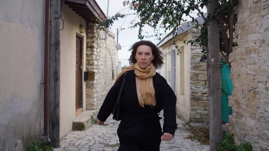 H Γη της Ελιάς: Η Ειρήνη απομακρύνεται από την Ασπασία και ο Δημοσθένης καταρρακώνεται