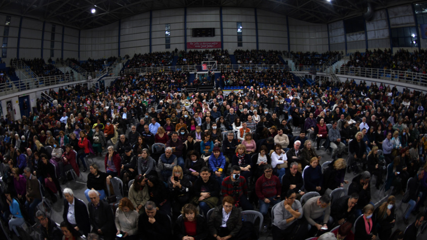 Συναυλία - αφιέρωμα του ΚΚΕ στον Γρηγόρη Μπιθικώτση: Χιλιάδες άνθρωποι τίμησαν τον μεγάλο ερμηνευτή