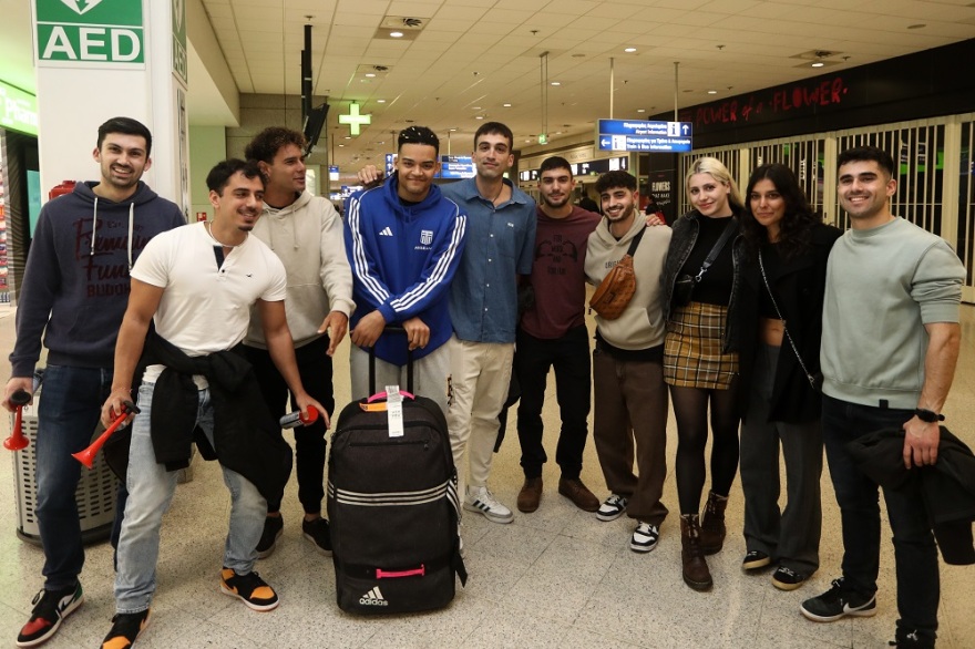 Επέστρεψε στην Ελλάδα και αποθεώθηκε ο Καραλής για το χάλκινο μετάλλιο στο Παγκόσμιο - Δείτε βίντεο