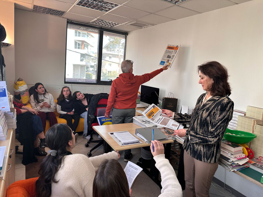 Το Γυμνάσιο Θρακομακεδόνων «τύπωσε» το δικό του Πρώτο Θέμα