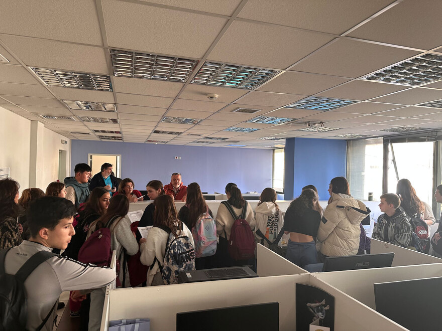 Το Γυμνάσιο Θρακομακεδόνων «τύπωσε» το δικό του Πρώτο Θέμα