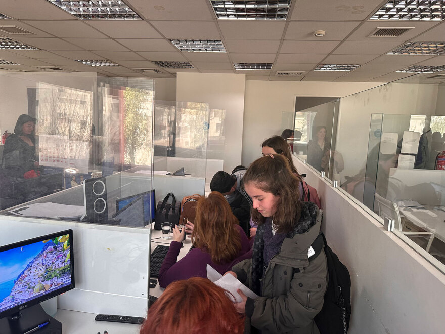 Το Γυμνάσιο Θρακομακεδόνων «τύπωσε» το δικό του Πρώτο Θέμα