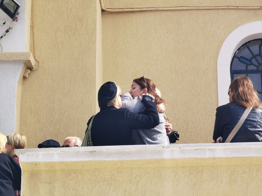 Έγκλημα στη Νίκαια: «Συγχώρεσέ με Στέλιο» - Ξέσπασε σε λυγμούς η πεθερά του 40χρονου που δολοφονήθηκε στη Νίκαια