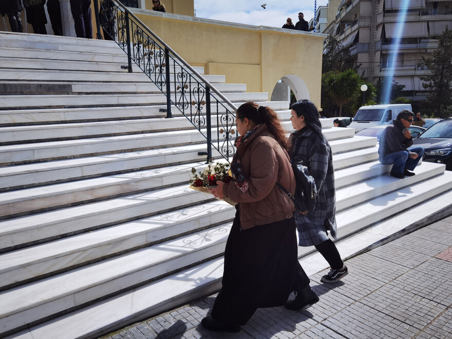 Έγκλημα στη Νίκαια: «Συγχώρεσέ με Στέλιο» - Ξέσπασε σε λυγμούς η πεθερά του 40χρονου που δολοφονήθηκε στη Νίκαια