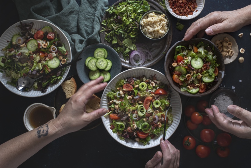 Πλούσιες και Νόστιμες σαλάτες στο πιάτο μας, γρήγορα και εύκολα