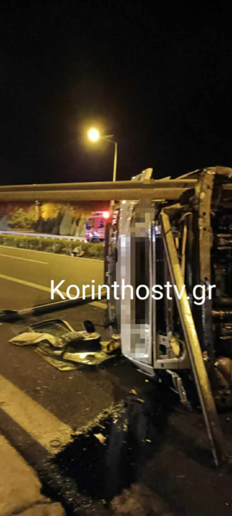 Ανατροπή νταλίκας στην Κορίνθου - Τριπόλεως στον κόμβο της Αρχαίας Νεμέας - Δείτε φωτογραφίες