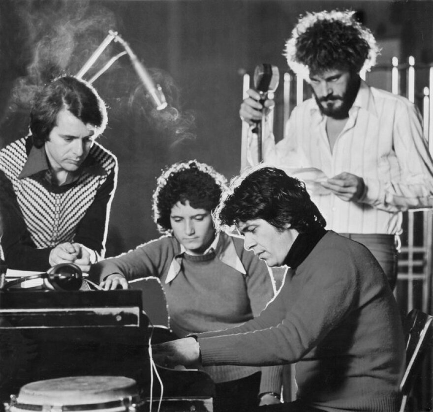 Δήμος Μούτσης: Τα... κρυμμένα μυστικά και ντοκουμέντα της μουσικής δημιουργίας του