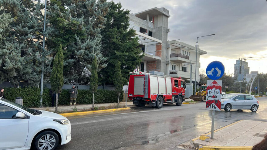 Βίντεο - φωτογραφίες: Έσπασε κεντρικός αγωγός της ΕΥΔΑΠ στον Άγιο Θωμά Αμαρουσίου - Πλημμύρισαν σπίτια και δρόμοι 