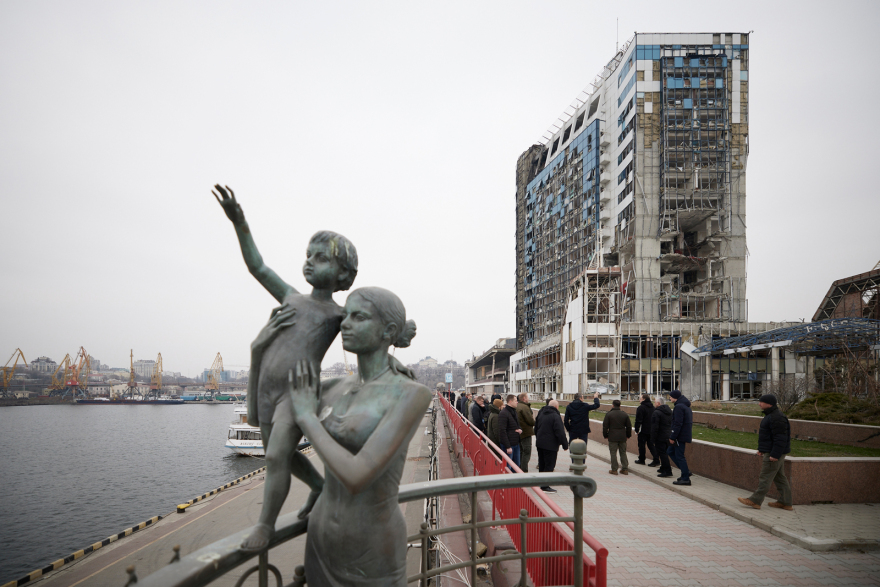 Επίθεση στην αυτοκινητοπομπή Ζελένσκι στην Οδησσό με ρωσικό πύραυλο - Κοντά στην ελληνική αποστολή με Μητσοτάκη η έκρηξη