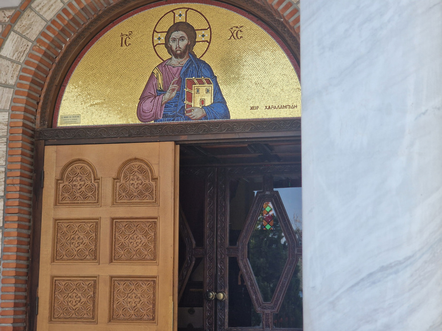 Θεσσαλονίκη: «Είμαι στη διάθεση της Δικαιοσύνης» λέει ο ιερέας που κατηγορείται ότι ξάφρισε €1,3 εκατ. από πολίτες