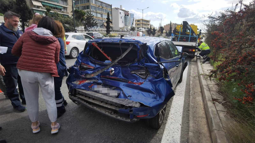 Κηφισός: Καραμπόλα με δύο φορτηγά και ένα ΙΧ - Ελαφρά τραυματισμένο ένα παιδί