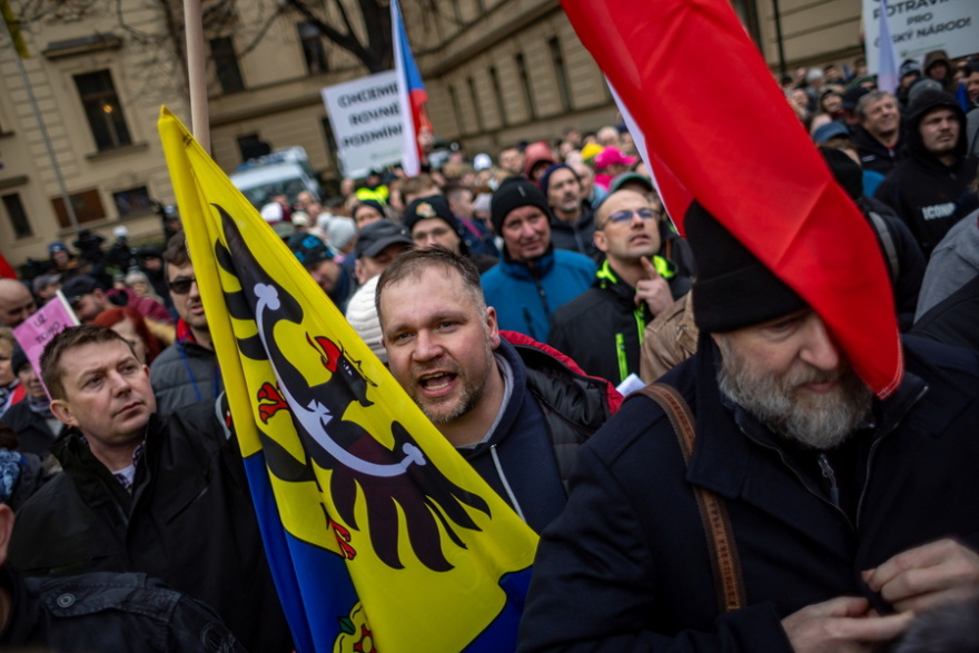 Νέες διαμαρτυρίες Ευρωπαίων αγροτών - Παρατείνεται για έναν χρόνο η αδασμολόγητη εισαγωγή ουκρανικών προϊόντων