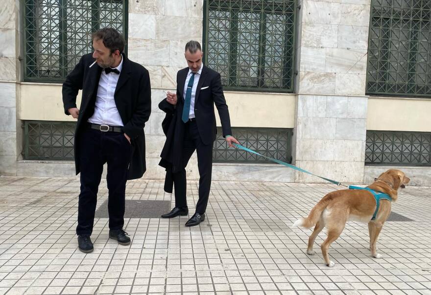 Αύγουστος Κορτώ: Παντρεύτηκε τον σύντροφό του - Η βέρα κι η καρδιά μου γράφουν τ' όνομά σου, λέει