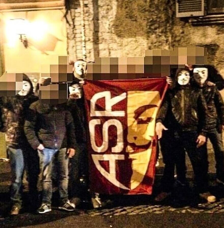 Στο νοσοκομείο δύο φίλαθλοι της Μπράιτον που μαχαιρώθηκαν από οπαδούς της  Ρόμα στη Ρώμη - Βίντεο, φωτογραφίες 