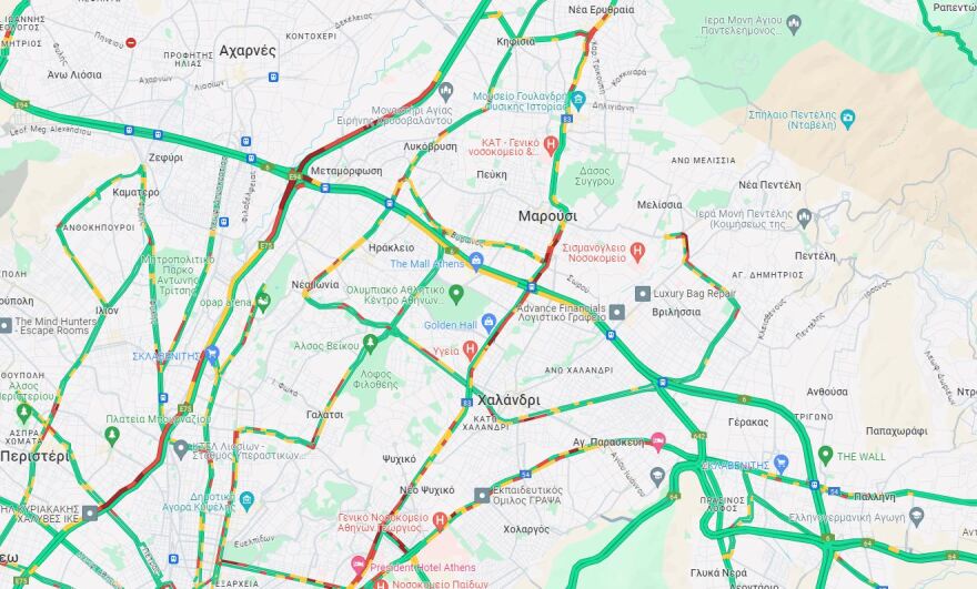 Κίνηση στους δρόμους: Φωτιά σε εν κινήσει αυτοκίνητο στην Αττική Οδό - Δείτε φωτογραφίες