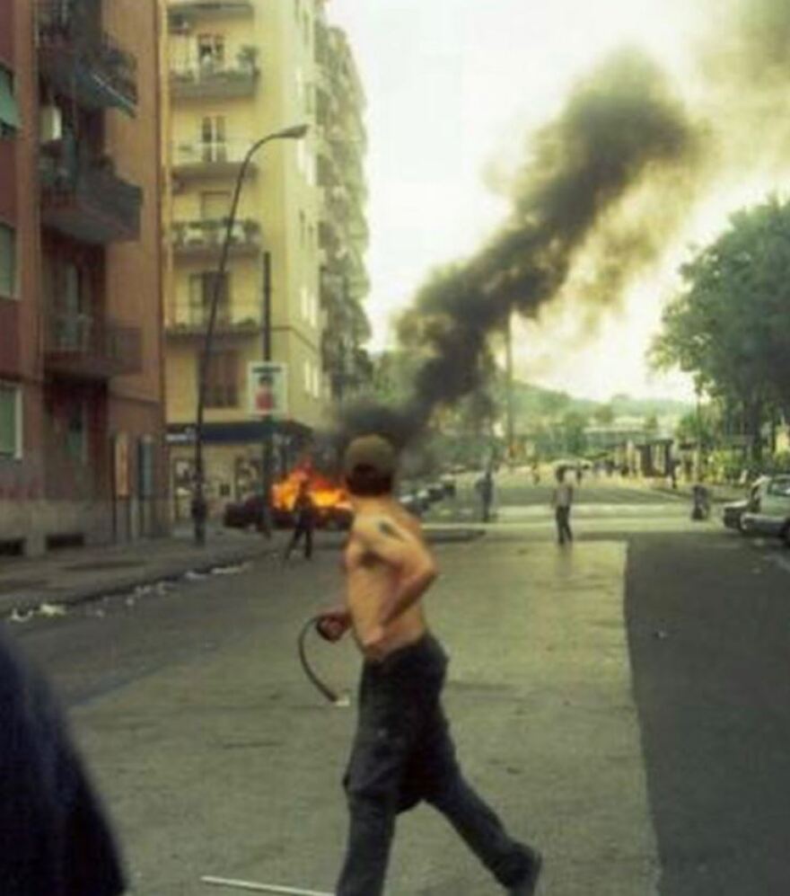 Στο νοσοκομείο δύο φίλαθλοι της Μπράιτον που μαχαιρώθηκαν από οπαδούς της  Ρόμα στη Ρώμη - Βίντεο, φωτογραφίες 