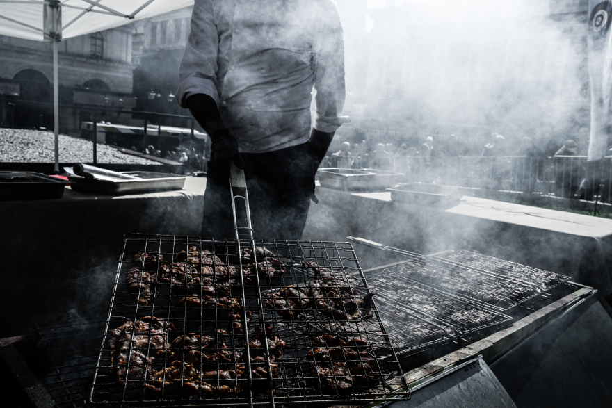 Τι είναι η Τσικνοπέμπτη και τι συμβολίζει