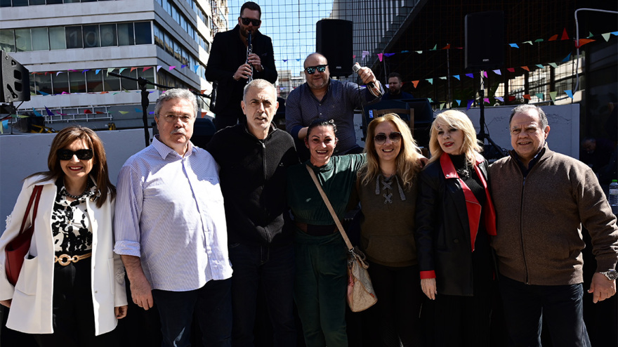 Τσικνοπέμπτη: «Πήραν φωτιά» οι ψησταριές, τσικνίζουν και στη Βαρβάκειο - Δείτε βίντεο και φωτογραφίες