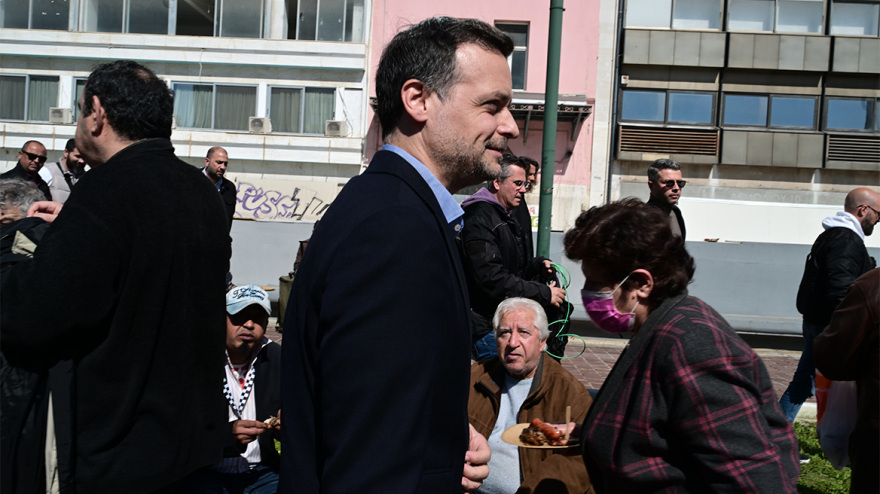 Χάρης Δούκας: Με τη σύντροφό του στη Βαρβάκειο την Τσικνοπέμπτη - Δείτε φωτογραφίες