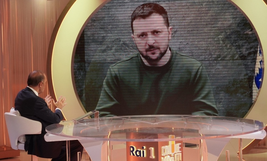 Πόλεμος στην Ουκρανία - Ζελένσκι στη Rai: Βρισκόμασταν με τον Μητσοτάκη στο λιμάνι και έπεσε ο πύραυλος στα 300 μέτρα