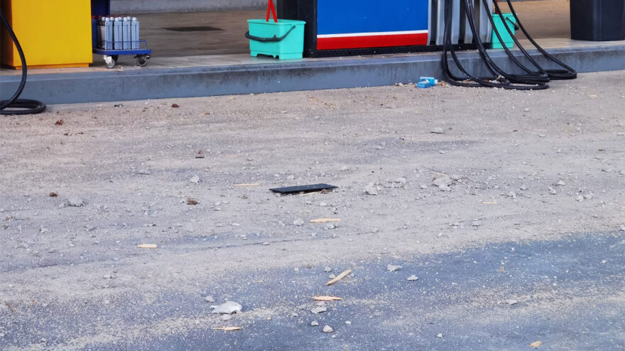 Βομβιστική επίθεση σε βενζινάδικο στον Πειραιά: Νονοί της νύχτας πίσω από την έκρηξη - Πού στρέφονται οι έρευνες των Αρχών