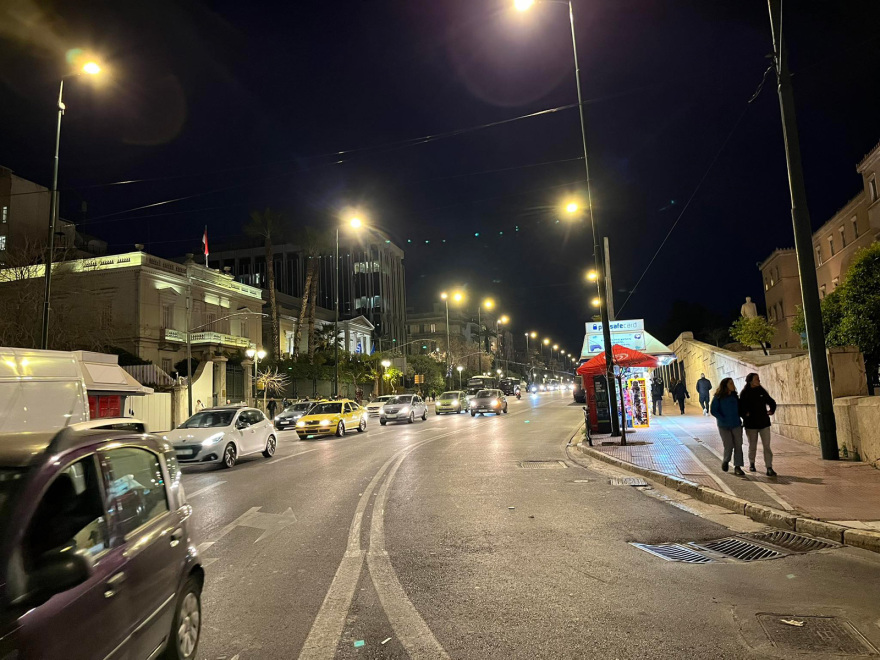 Πανεκπαιδευτικό: Σοβαρά επεισόδια με 9 τραυματίες στο Σύνταγμα  - Παραμένουν γύρω από τη Βουλή οι διαδηλωτές