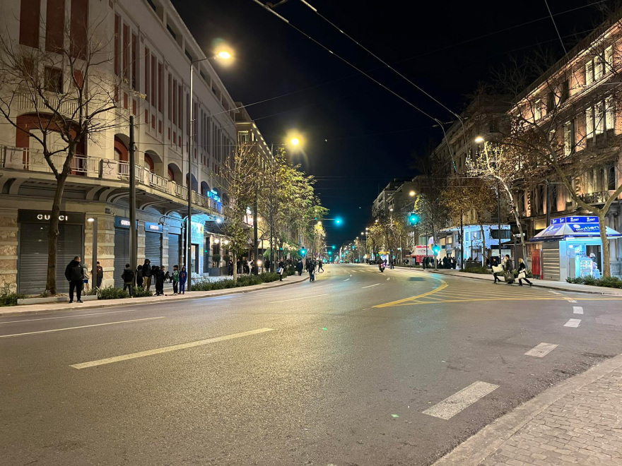 Πανεκπαιδευτικό: Σοβαρά επεισόδια με 9 τραυματίες στο Σύνταγμα  - Παραμένουν γύρω από τη Βουλή οι διαδηλωτές