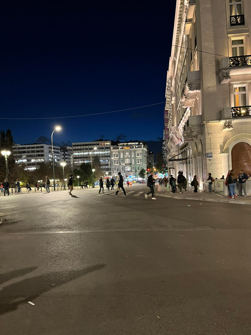 Πανεκπαιδευτικό: Σοβαρά επεισόδια με 9 τραυματίες στο Σύνταγμα  - Παραμένουν γύρω από τη Βουλή οι διαδηλωτές