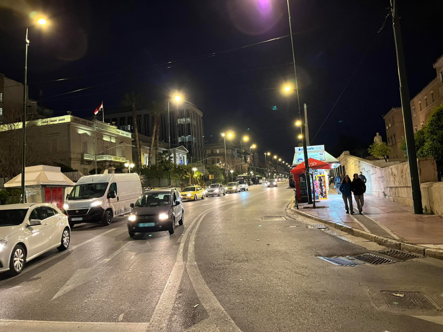 Πανεκπαιδευτικό: Σοβαρά επεισόδια με 9 τραυματίες στο Σύνταγμα  - Παραμένουν γύρω από τη Βουλή οι διαδηλωτές