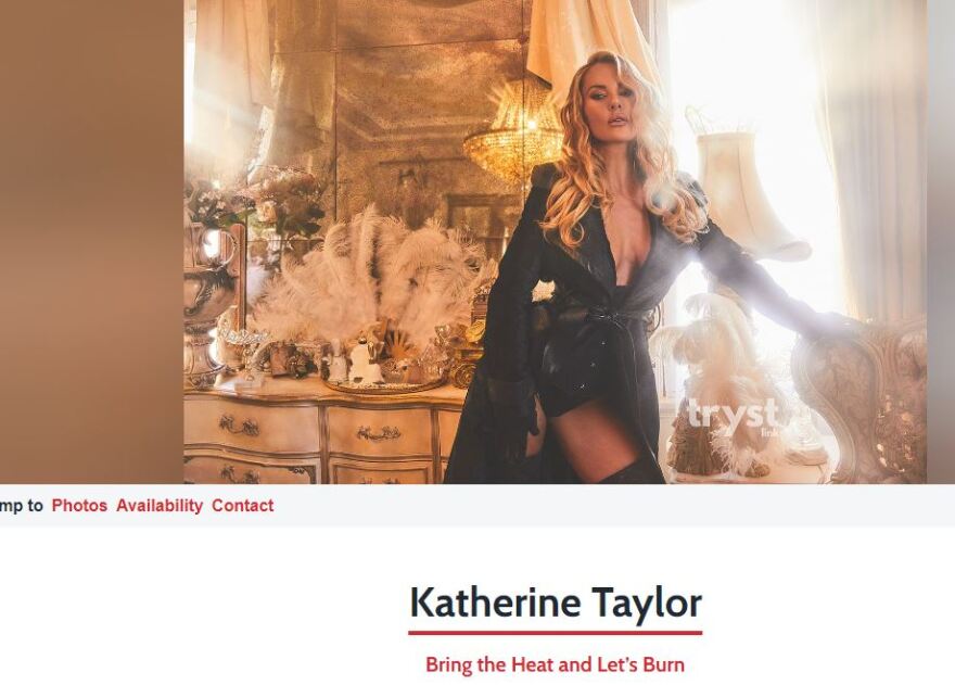 NBA: Συνοδός πολυτελείας των 900 δολαρίων την ώρα έγινε viral για το μπούστο της σε στιγμιότυπο με τον Στεφ Κάρι