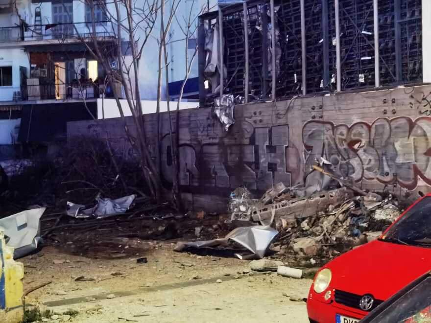 Βομβιστική επίθεση σε βενζινάδικο στον Πειραιά: Νονοί της νύχτας πίσω από την έκρηξη - Πού στρέφονται οι έρευνες των Αρχών