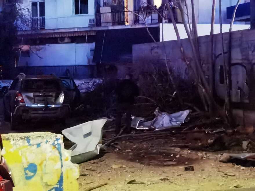 Βομβιστική επίθεση σε βενζινάδικο στον Πειραιά: Νονοί της νύχτας πίσω από την έκρηξη - Πού στρέφονται οι έρευνες των Αρχών