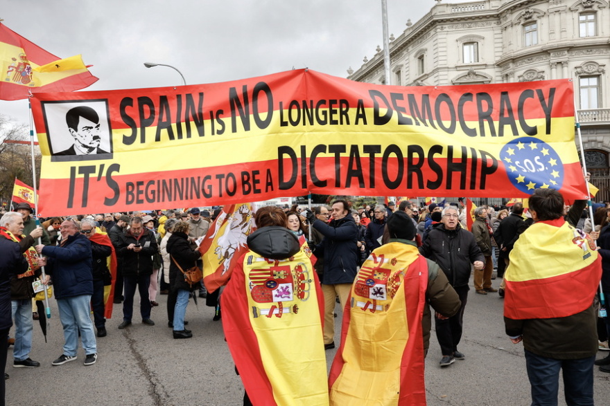 Μεγάλες διαδηλώσεις στην Ισπανία ενάντια στη χορήγηση αμνηστίας στους Καταλανούς αυτονομιστές