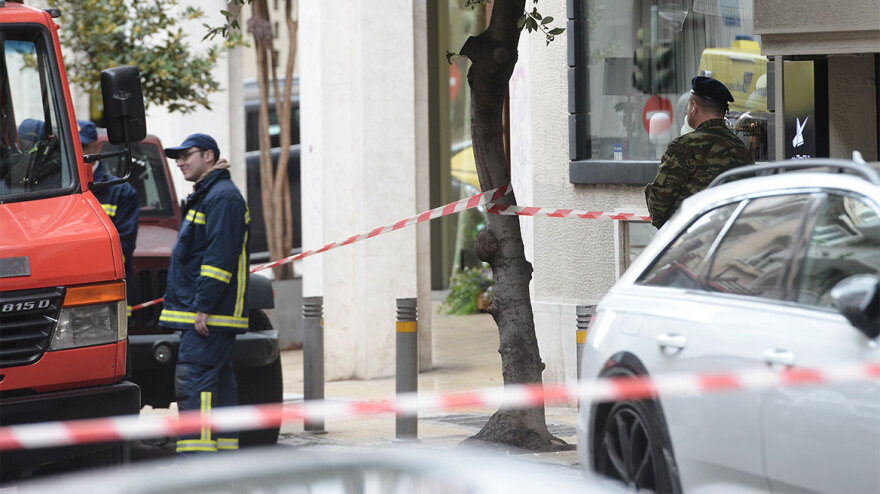 Απομακρύνθηκαν από πυροτεχνουργούς του Στρατού οι χειροβομβίδες από το σπίτι στην Σκουφά - Βίντεο και φωτογραφίες