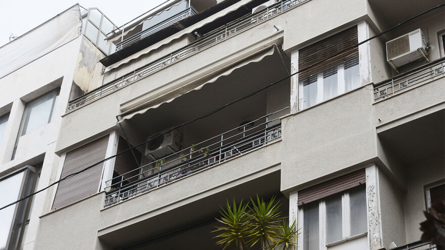 Απομακρύνθηκαν από πυροτεχνουργούς του Στρατού οι χειροβομβίδες από το σπίτι στην Σκουφά - Βίντεο και φωτογραφίες