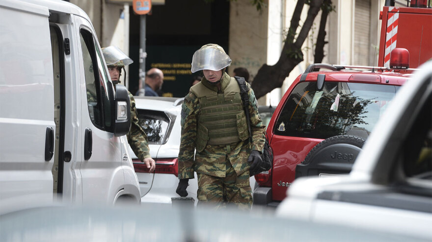 Απομακρύνθηκαν από πυροτεχνουργούς του Στρατού οι χειροβομβίδες από το σπίτι στην Σκουφά - Βίντεο και φωτογραφίες