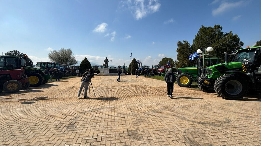 Στο μνημείο του Κιλελέρ οι αγρότες - «Φτάνουν τα λόγια, πρέπει να περάσουμε σε έργα»