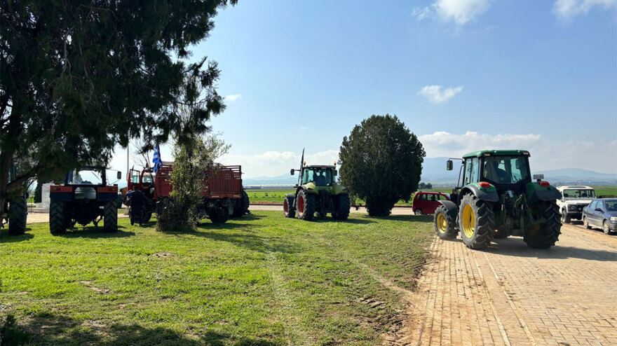 Στο μνημείο του Κιλελέρ οι αγρότες - «Φτάνουν τα λόγια, πρέπει να περάσουμε σε έργα»
