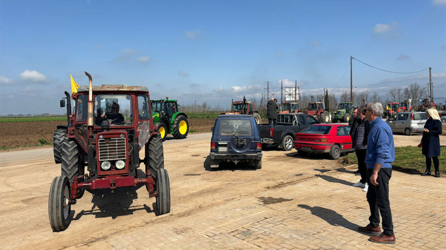 Στο μνημείο του Κιλελέρ οι αγρότες - «Φτάνουν τα λόγια, πρέπει να περάσουμε σε έργα»