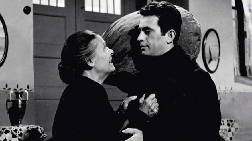 Νίκος Ξανθόπουλος: Το «παιδί του λαού» με το ταπεινό ξεκίνημα και το μυστικό της τεράστιας απήχησής του